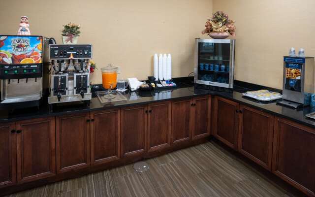 Clarion Hotel Detroit Metro Airport