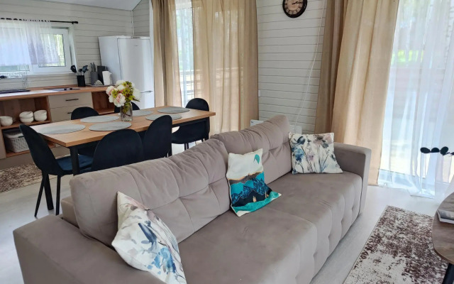 Sreda Green Lounge (Barnhouse 394)