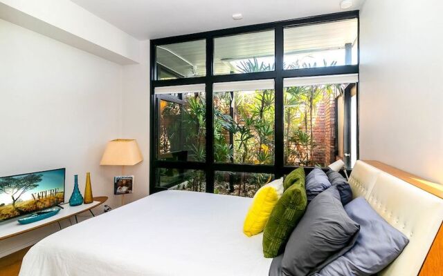 Mid Century Modern Weekly Winter Rates!