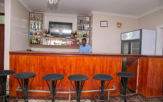 Glitz Cloud 9 Suites