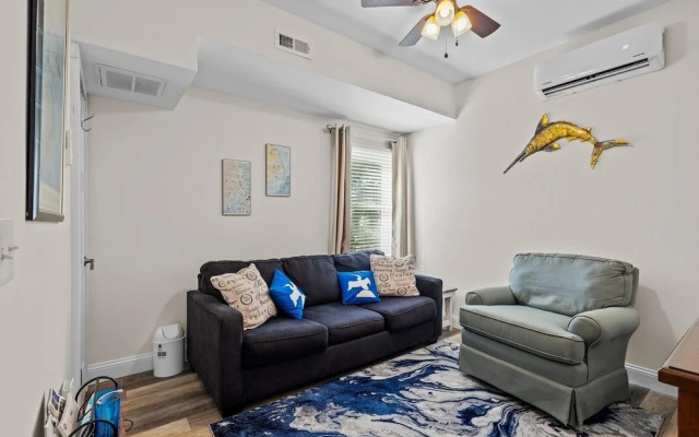 Mi Faro 1 Bedroom Duplex by RedAwning