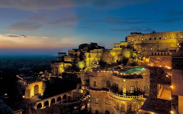 Neemrana Fort-Palace