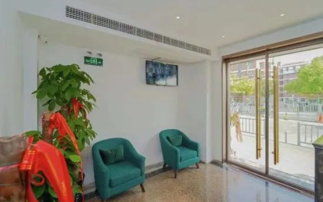 Light Living Light Luxury Boutique Hotel (Baoshan Campus, Shanghai University) – Balcony – Shanghai