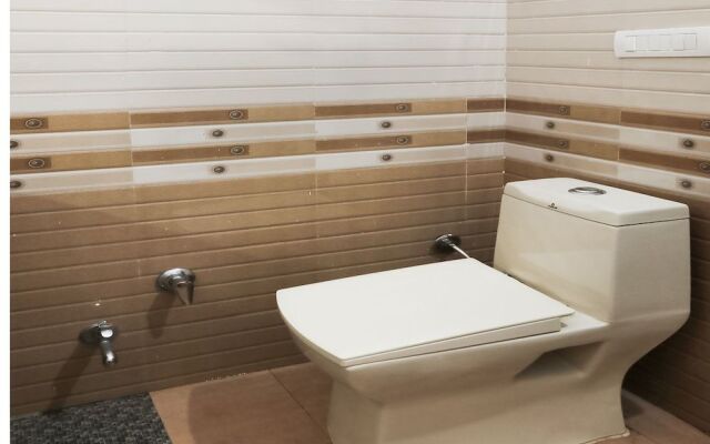 Capital O 38771 Hotel J7 International