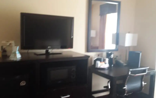 Paradise Inn & Suites