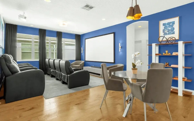 Upstay - Movie Mansion w Cinema-pool Hot Tub-games