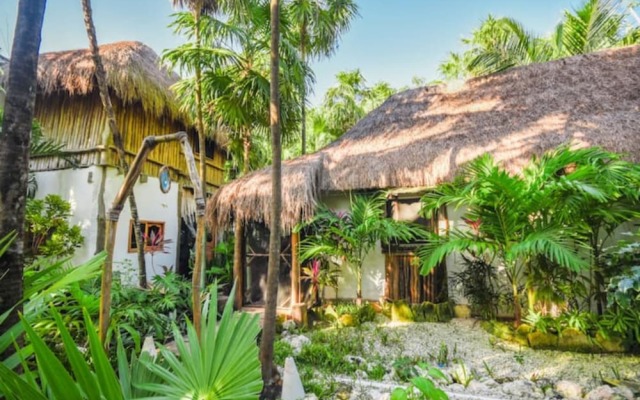 Yaxchen Tulum Cabañas & Cenote