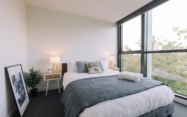 Roomerang at Parque Apartments G01 – Guest Rooms – Melbourne