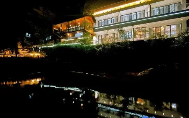 Qingcheng Mountain Yujian Forest Private Soup Homestay