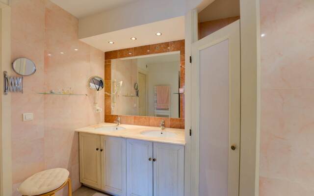 Semiramis at Villa Laurie Mougins