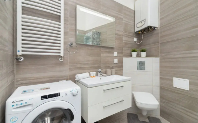 Czapskich Apartment by Renters