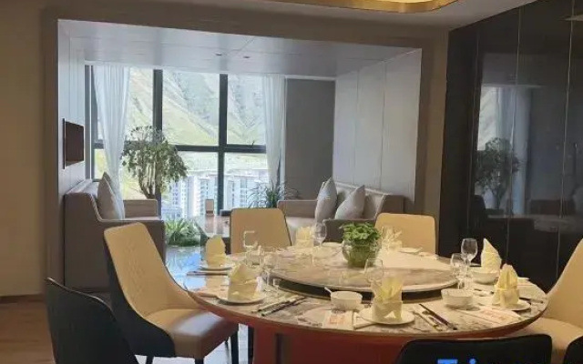 Lhasa James Joyce Coffetel Ruipin Hotel
