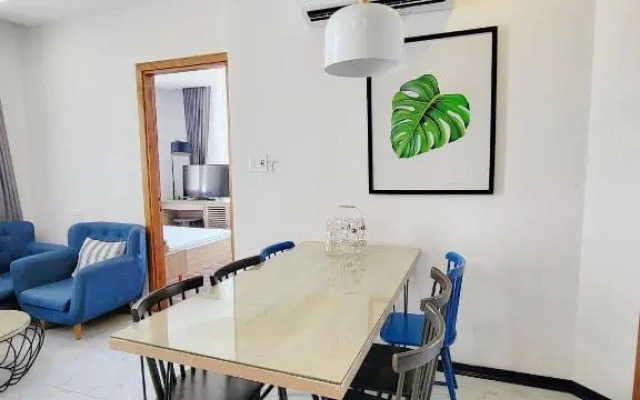 Amy Apartment Hue