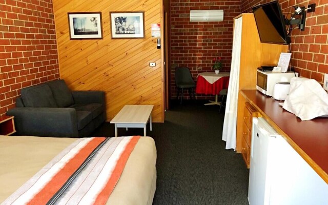 The Elms Motor Inn
