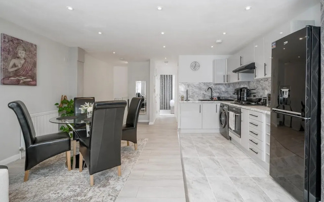 Modern South Wimbledon Stay