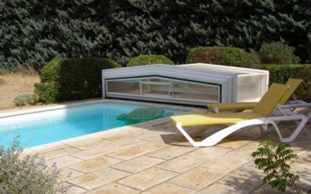 Maison provençale chaleureuse avec piscine