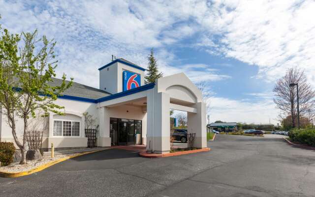 Motel 6 Auburn, CA