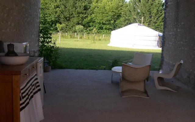 Khatoun Yourte & Roulotte