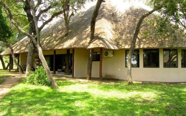 nDzuti Safari Camp