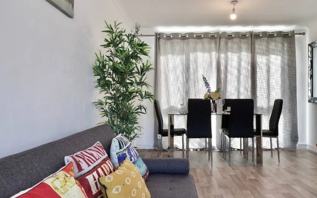 Skyvillion - Valley Way - 3bed House In Stevenage