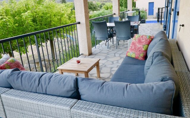 Cosy Villa In Felines Minervois With Swimming Pool