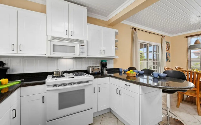 Cozy Tranquil 3BR 2BA Home w Private Pool Patio