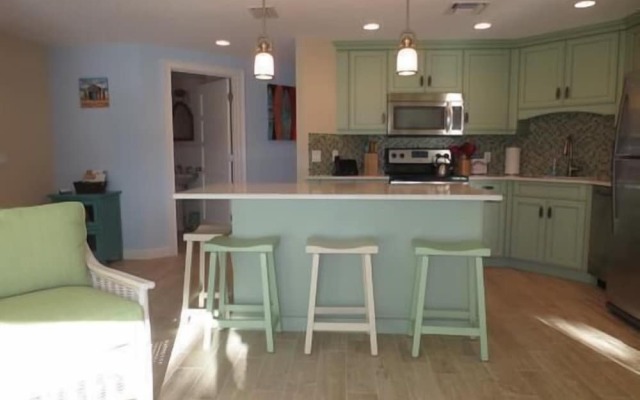 Lizzie Lu's Island Retreat