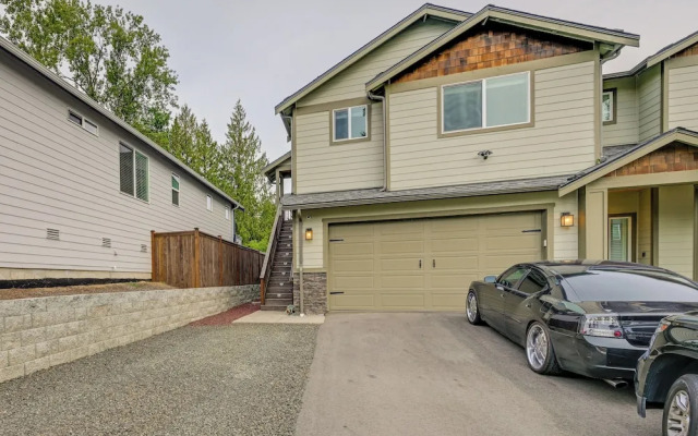 Modern Seatac Gem w/ Fireplace & Smart Tvs!