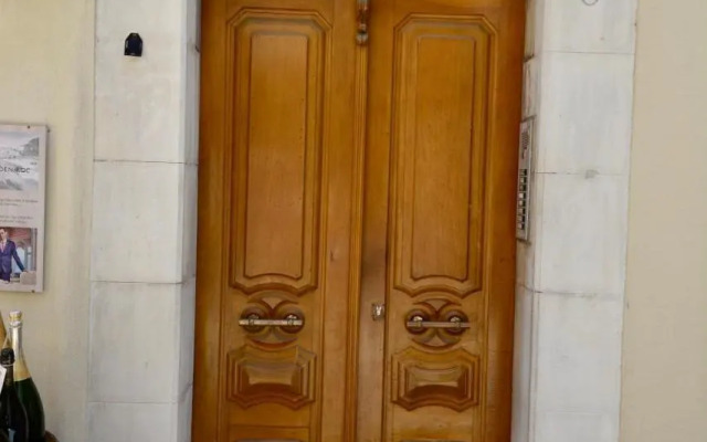 Old Town Antibes Apartment