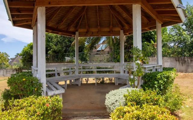 3rd Floor Condo Richmond Estate Beach Access Pool