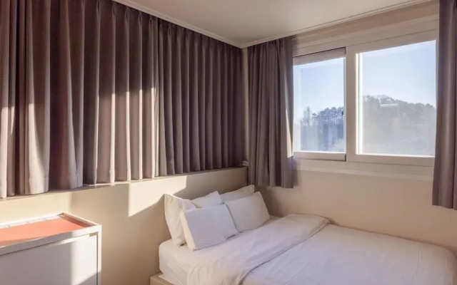 Aank Air Icheon Seolbong Lake