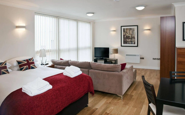 Your Space Apartments - Byron House Studio