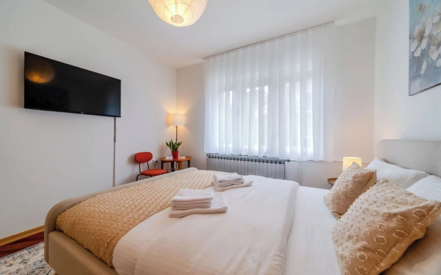 Family Friendly Apartment With Parking