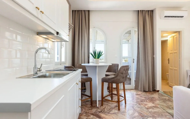 Pinelopi Beach Suites