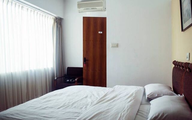 Hotel Ambassador, Chauni