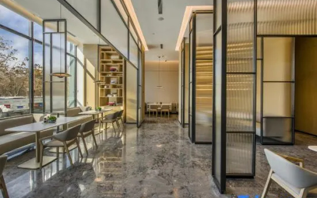 Jinyi Preferred Hotel (Wuhai Railway )