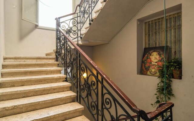 Elegant 1BR Apt w Balcony in the City