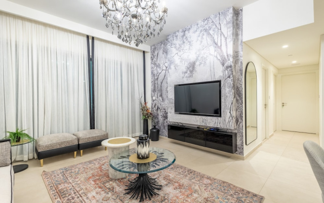 SuperHost - Downtown Delight 2BR Apt Opposite Burj Khalifa