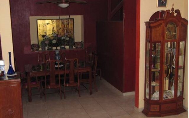 La Puerta Violeta Guest House & Spa