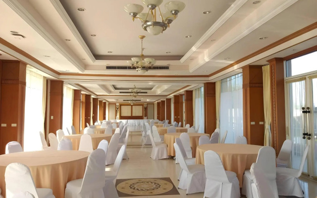 Seapine Beach Golf and Resort Hua Hin