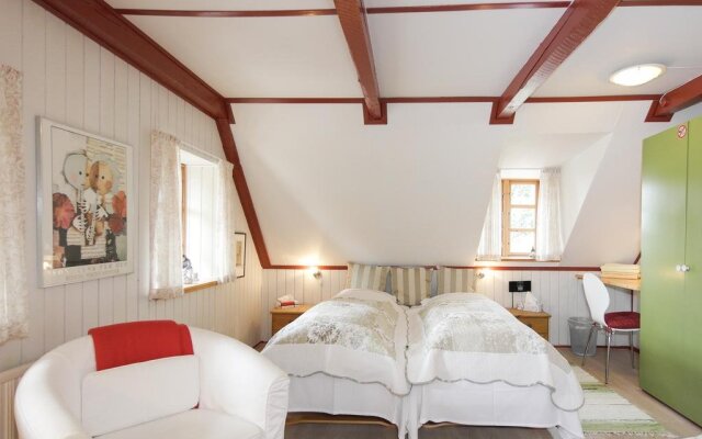 Naboløs rooms