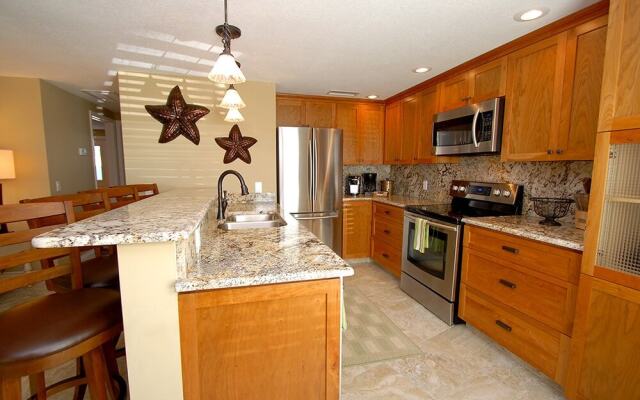 Beach Breeze Unit 2 by Anna Maria