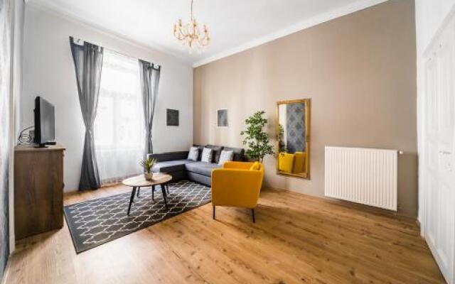 NyÁr Centre Entire Home