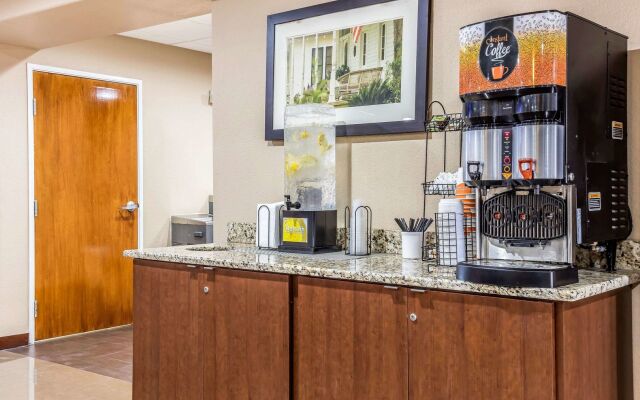 Comfort Inn & Suites Airport - American Way