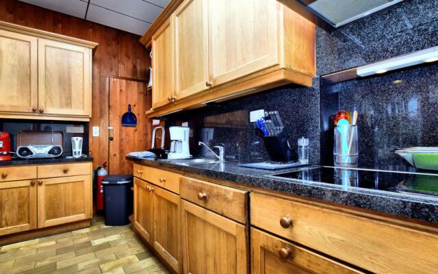 Luxury holiday home in Érezée with bubble bath and sauna