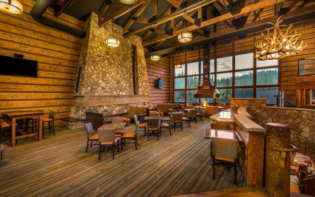 Green Mill Village Hotel & Suites, BW Signature Collection