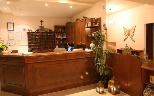 Sarantis Hotel