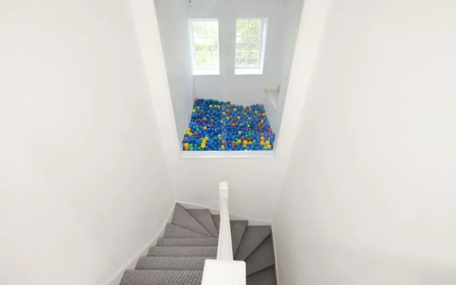 Delightful 3-bed Flat with Parking