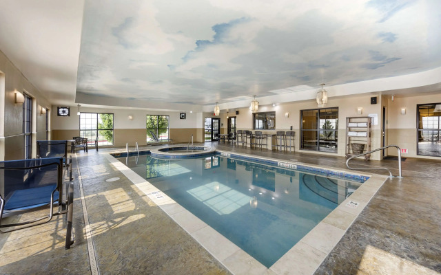 Best Western Plus Emerald Inn & Suites