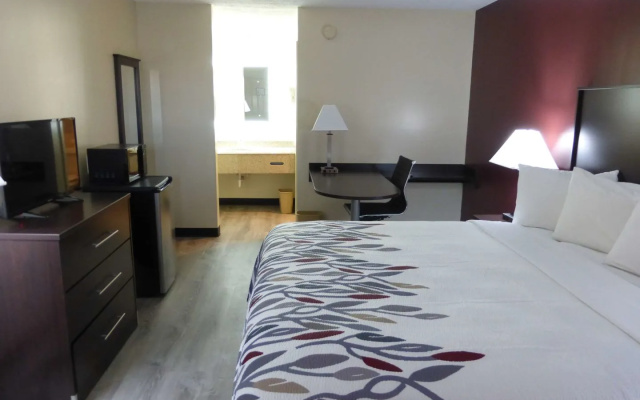 Red Roof Inn Cadiz